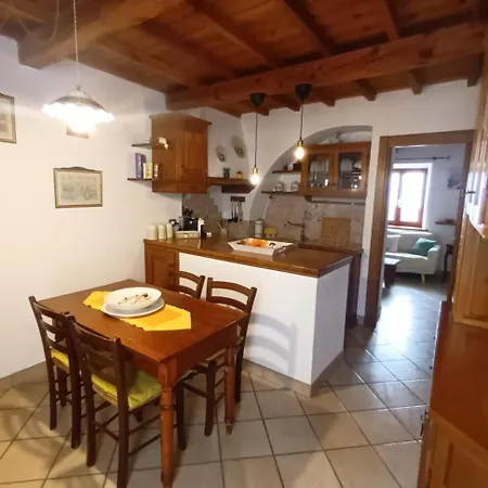 La Casina Rossa بيت للعطل *
